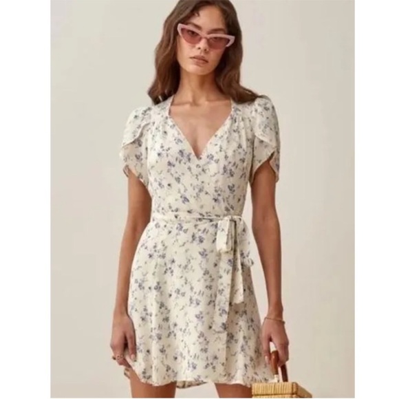Reformation Ellwood Short‎ Sleeve Wrap Mini Dress in Sinead White Blue Floral M - Picture 1 of 10